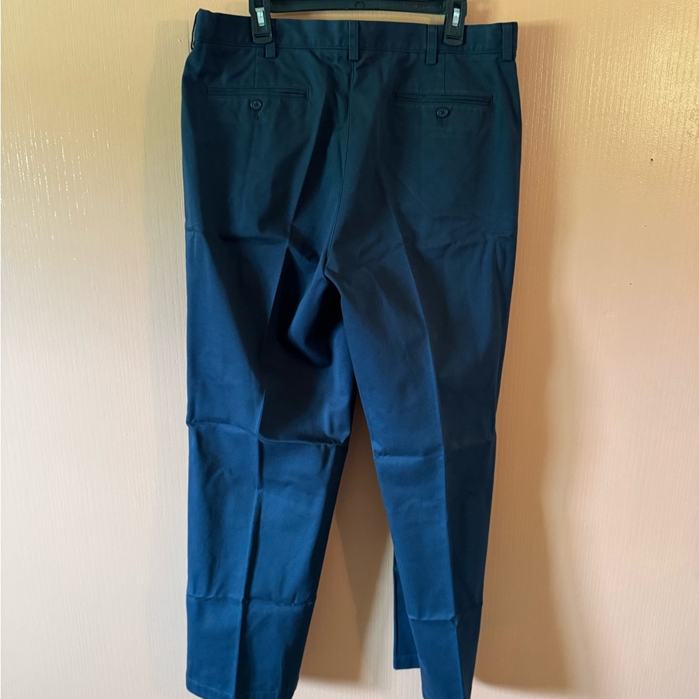 L.L. Bean Men’s Navy Classic Fit Chino Pants –Size 37x32 – NWT  Everyday Comfort - Picture 4 of 6